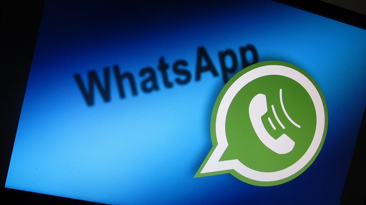 Notifica Whatsapp su sfondo blu