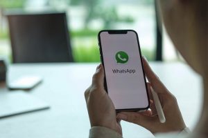 Vuoi usare whatsapp senza che gli altri si accorgano della tua presenza?