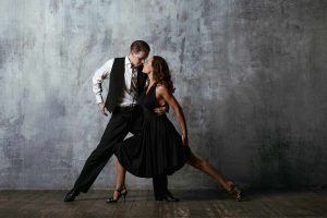 Due ballerini di tango in posa